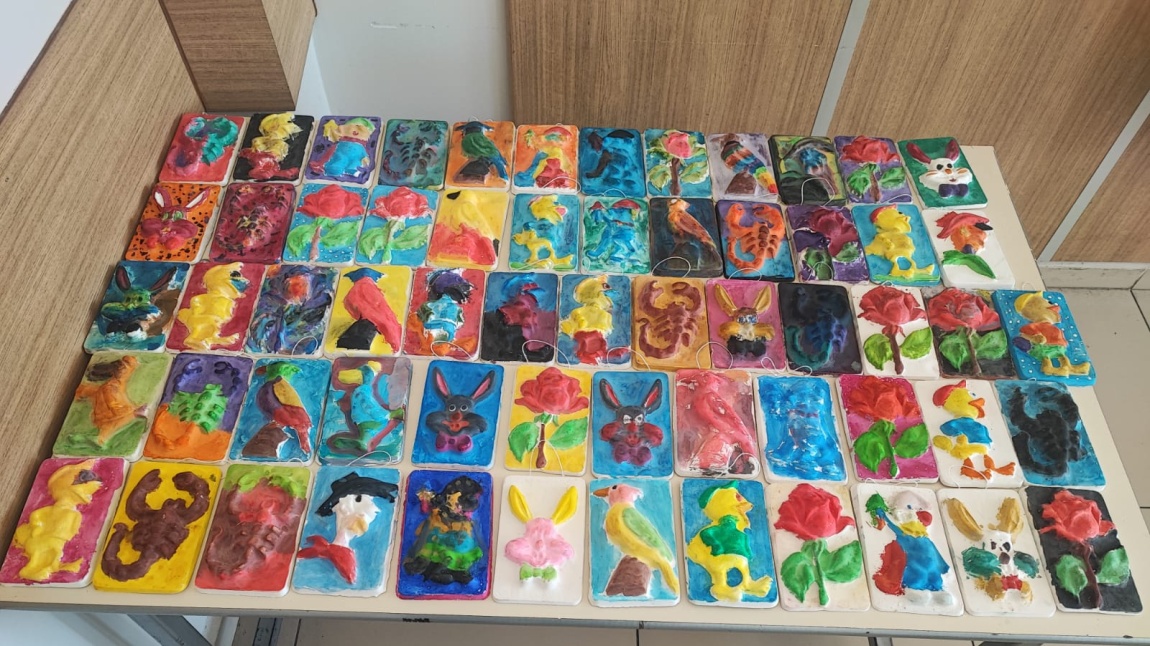 “Minik Eller, Büyük Hayaller” adlı etkinlikler kapsamında okulumuzda alçı boyama etkinliği yapıldı.